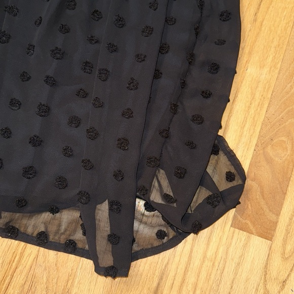 Elegant Black Dress - Picture 2 of 5